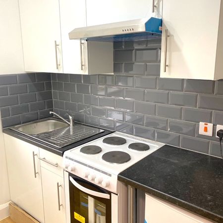 Studio Flat, Golders Green Road, NW11 - Photo 3