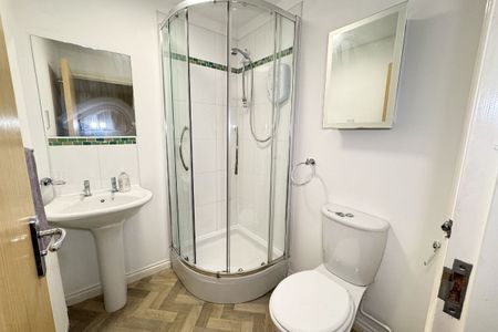 2 Bed, First Floor Flat - Photo 4