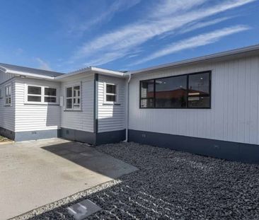 Stylish Four Bedroom Home - Photo 5