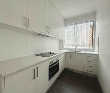 Spacious 3 Bedroom Townhouse in Prime Blacktown Location - Photo 4