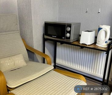 1 bedroom in a house share to rent - Photo 6