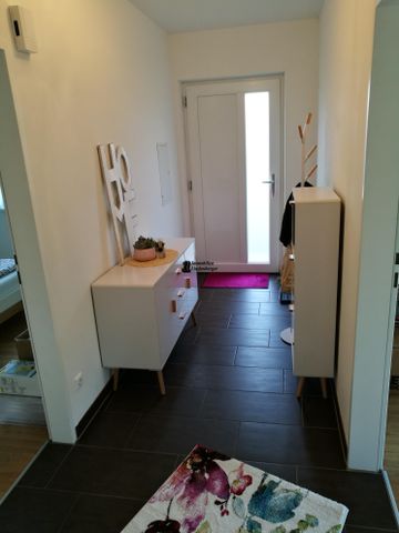 Architektonisch moderne Zweizimmerwohnung mit Caport und PKW-Stellplatz in Pasching - Foto 2