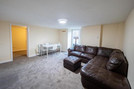 2 bedroom flat to rent - Photo 2