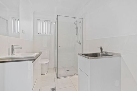 Spacious private granny flat with water included - Photo 3