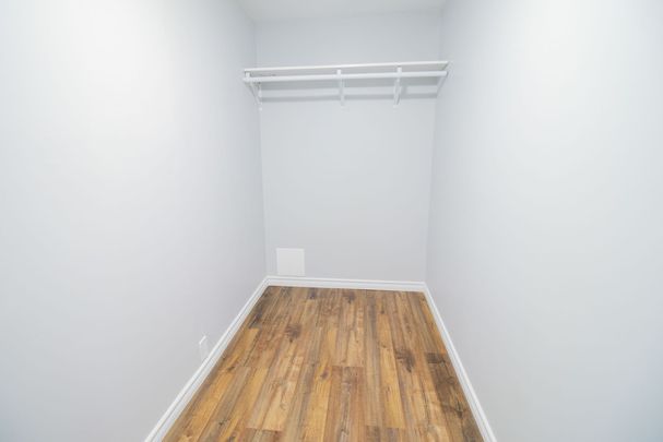 SPACIOUS 1 BEDROOM LOWER UNIT IN WELLAND!! - Photo 1