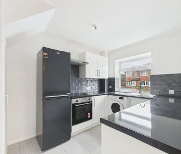 Camilla Close, Sunbury-On-Thames, Middlesex,TW16 - Photo 6