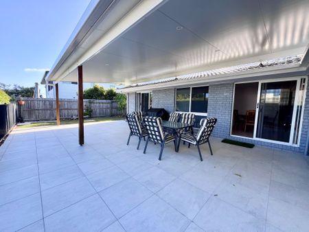 Coastal Family Home in Peregian Beach - Option of 4 Bed, 3 Bath or 3 Bed, 2 Bath - 6 Month Lease. - Photo 4