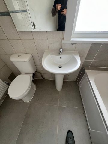 2 Bed Flat, High Street North, E12 - Photo 2