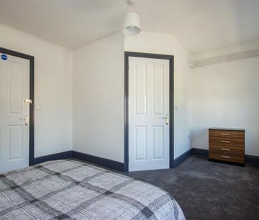 1 bedroom in a house share to rent - Photo 2