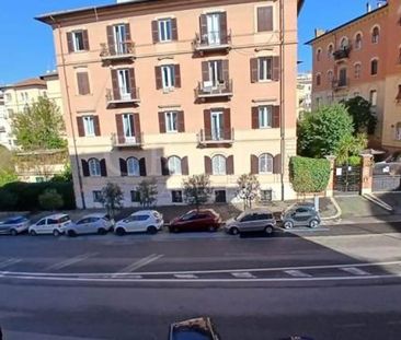 Parioli. Fully renovated. Living, separate kitchen ,three bedroms, ... - Photo 2