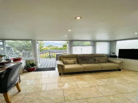 5 bedroom semi-detached house to rent - Photo 2