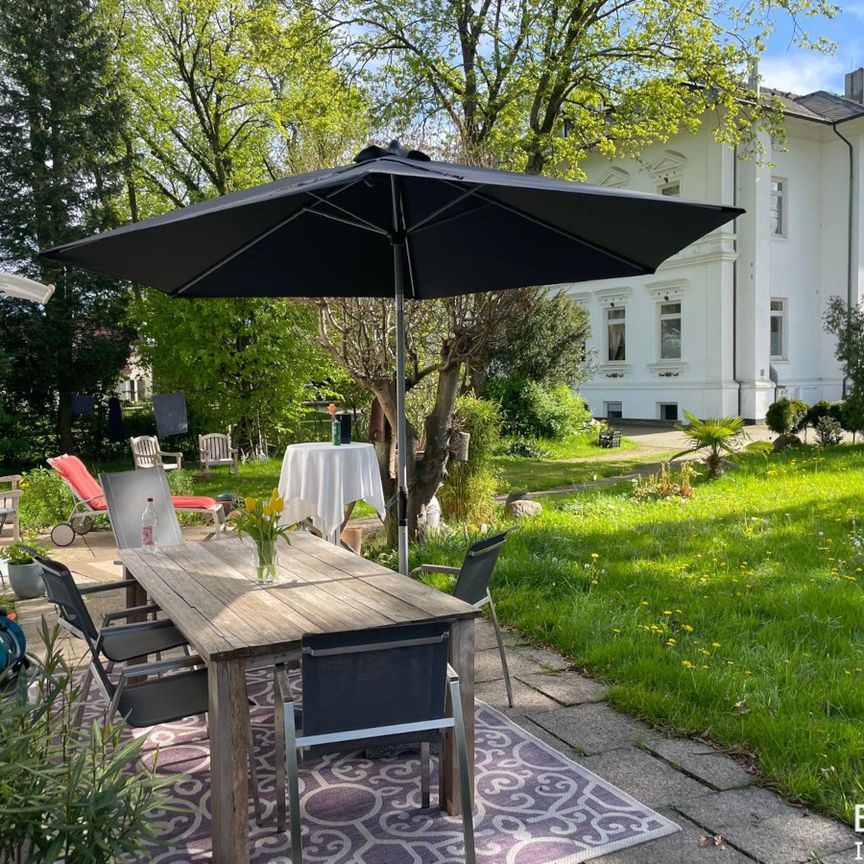 Einfamilienhaus - ehemaliges Gesindehaus mit Kamin, Terrasse und Garten in parkähnlicher Anlage! - Foto 1