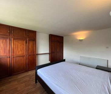 Barn Way, WEMBLEY - Photo 2