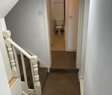 2 Bed Flat, Garratt Lane, SW18 - Photo 6