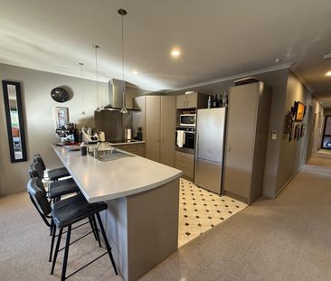 Sunny home in Arthur's Point - Photo 3