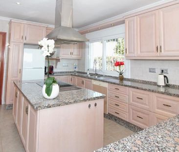 House in El Paraiso, Costa del Sol - Photo 3