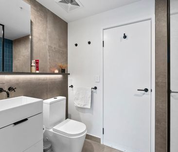 Level 19 Apartment with City Views | Walk to Everything | Alfred St... - Photo 6