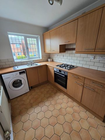 1 bedroom Flat for rent - Photo 2