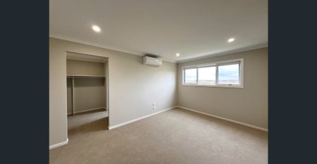 Spacious 4 Bedroom Townhouse - Photo 5