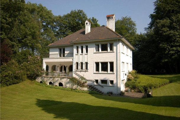 Residentiële karaktervolle villa gelegen Eikeldreef 17 Sint-Martens- Latem op 2.550m². - Photo 1