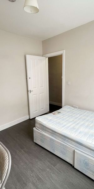 Baxter Street, Brighton - LOVELY STUDENT PROPERTY - Photo 1