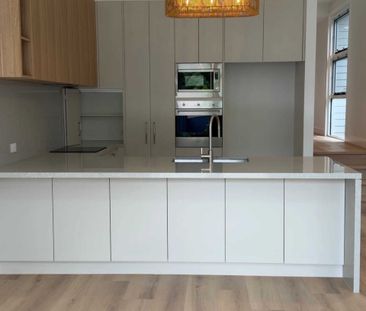 Brand New - Luxury Four Bedroom Duplex - Photo 6