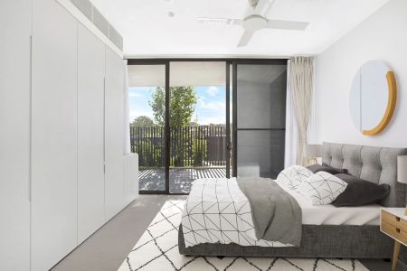 NEWMARKET - OVERSIZED COURTYARD RESIDENCE WITH DIRECT ACCESS FROM STREET - Photo 4