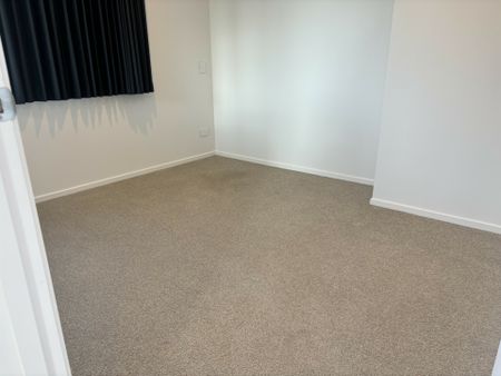 Apartment with Carpark - Photo 5