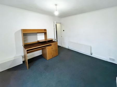 3 bedroom - Photo 2