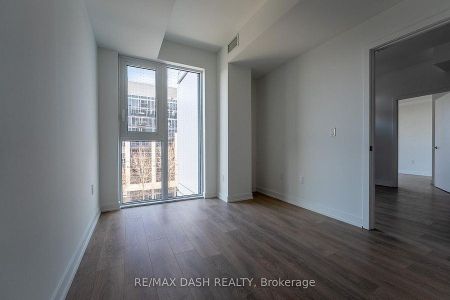 1037 The Queensway condo — Toronto, ON (3-Bedroom) - 3 Bedroom - Photo 5