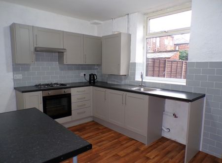 2 Bed Terraced House, Stott St, M35 - Photo 4