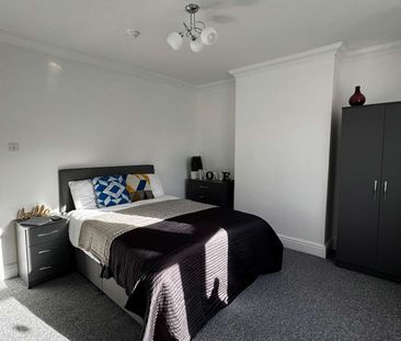 3 Bedroom Houseshare Central Gloucester Room 1 - Photo 6