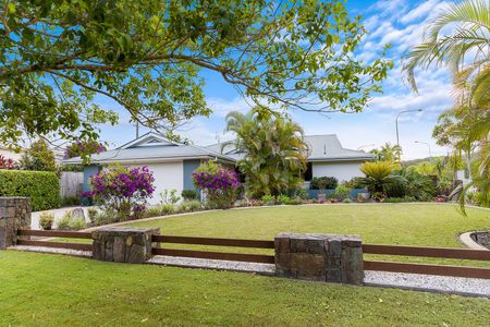 Gorgeous 4 Bedroom Home in Buderim In-Ground Swimming Pool!! - Photo 2