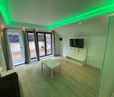 Delorme Street, London, W6 8DT - Photo 2
