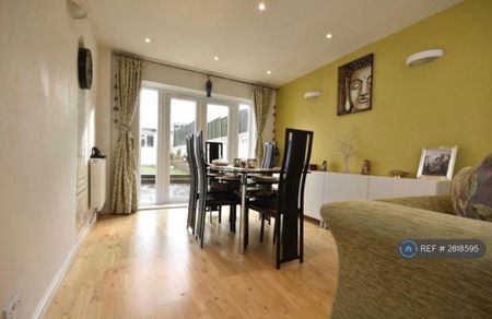 3 bedroom terraced house to rent - Photo 3