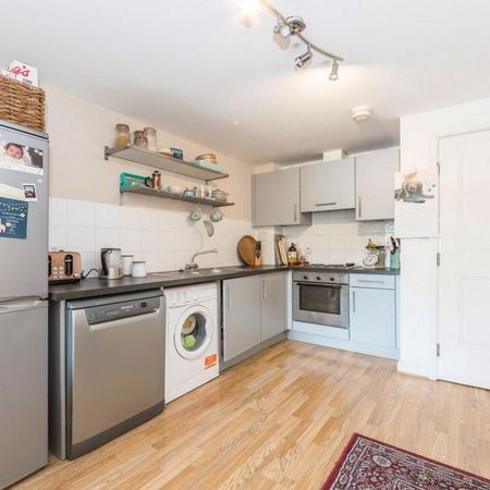 2 bedroom flat to rent - Photo 4