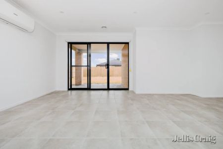 4 Bed, 2 Bath - Photo 2