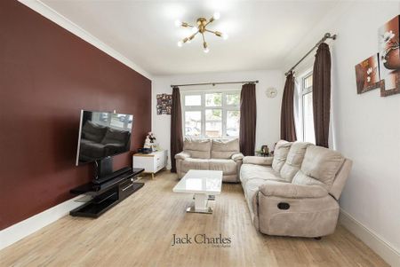 4 bedroom bungalow to rent - Photo 2