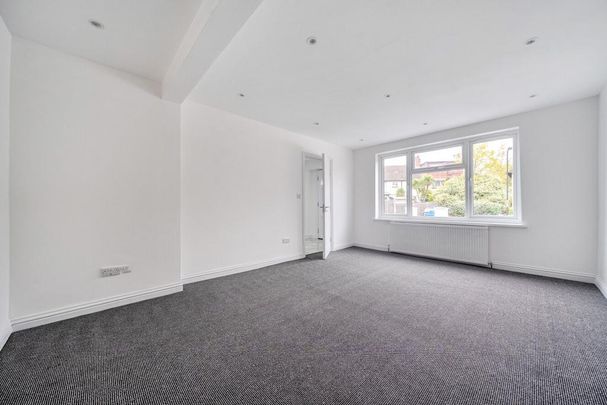 5 bedroom end of terrace house to rent - Photo 1