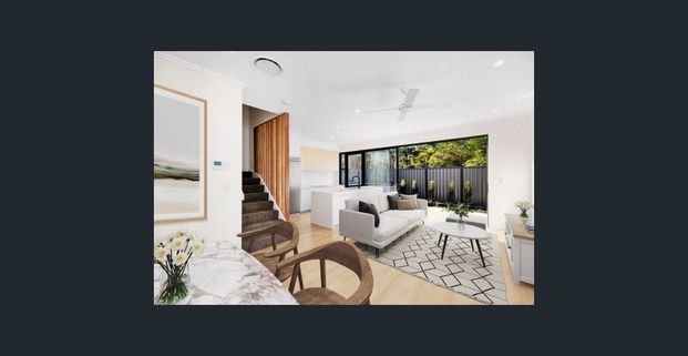 Modern 4-Bedroom Townhouse in the Heart of Nuovo - Photo 1