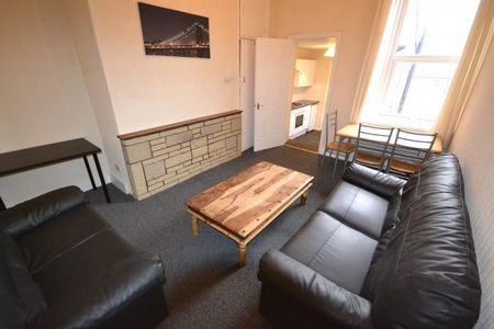 3 Bed - Biddlestone Road, Heaton - Photo 3