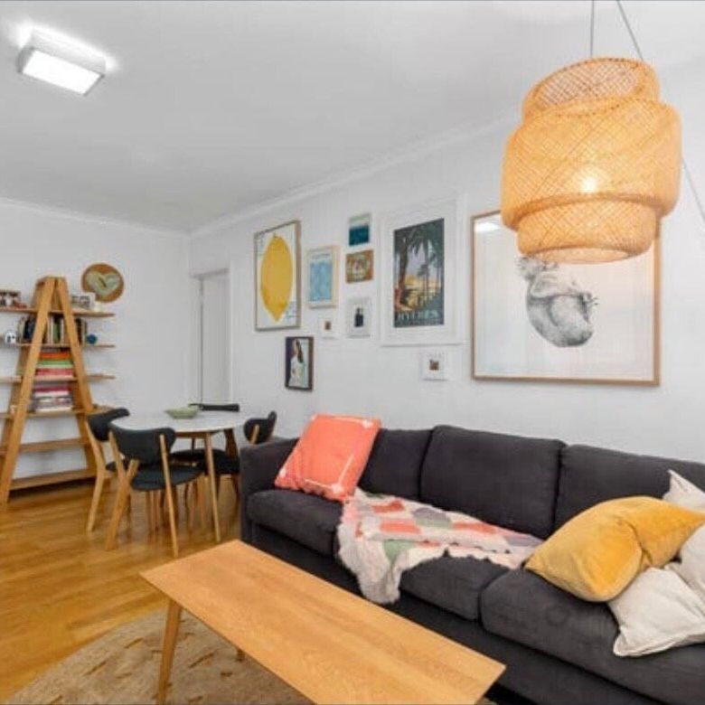 Caulfield North - Photo 1