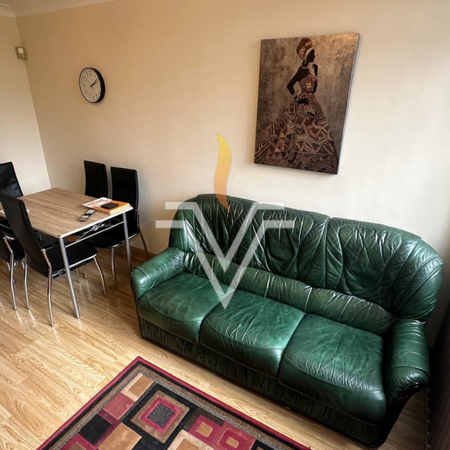 4 bedroom end of terrace house to rent - Photo 2