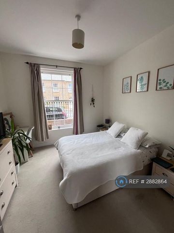 2 bedroom flat to rent - Photo 3