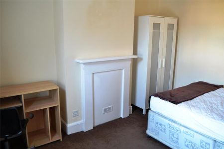4 bedroom terraced house to rent - Photo 4