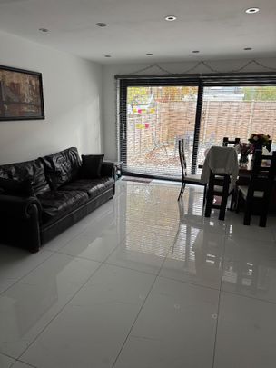 Studio Flat, Plough Lane, SW19 - Photo 1