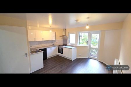 4 bedroom terraced house to rent - Photo 2