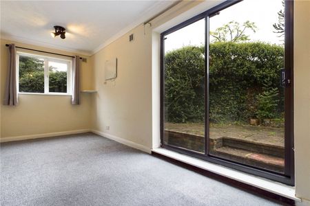 Monkswood Crescent, Tadley, Hampshire, RG26 - Photo 2