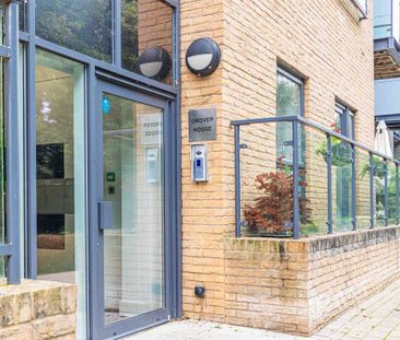 1 bed Flat for rent - Photo 2