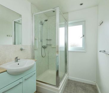 2 bedroom Flat To Let - Photo 4